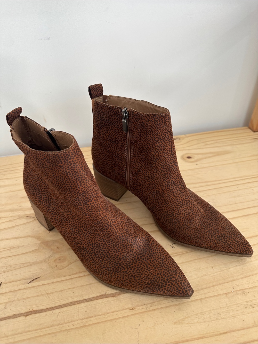 Universal Thread Brown Pointed Ankle Booties with Subtle Speckle